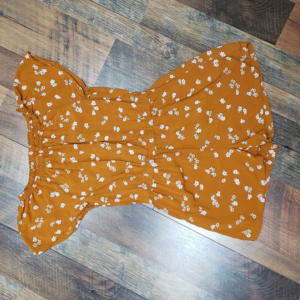 Old Navy Burnt Orange and White Floral Short Sleeve Romper, Size Medium (8)